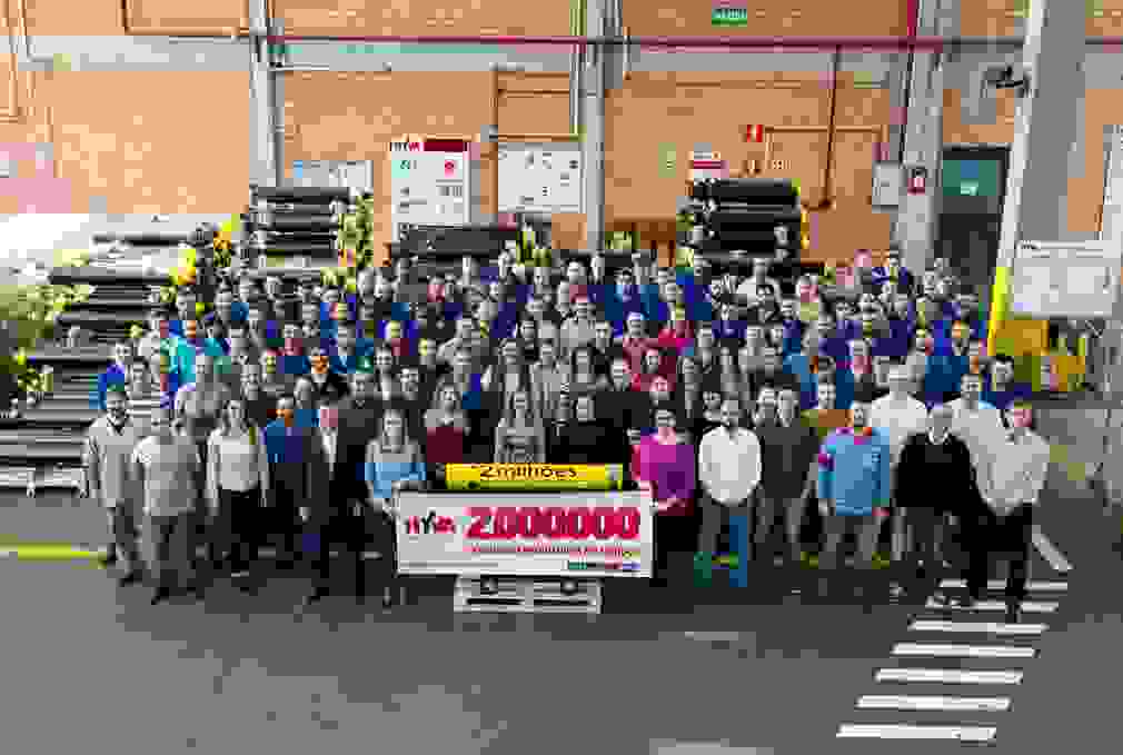 Hyva manufactures the 2.000.000th cylinder