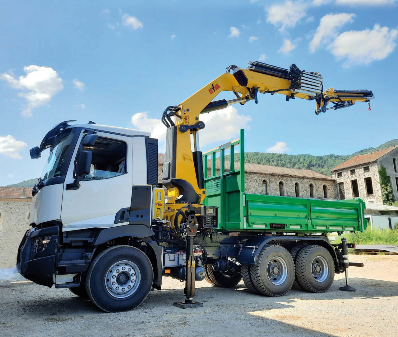 Hyva adds 40tm family to EDGE Line cranes | Hyva - We move your world